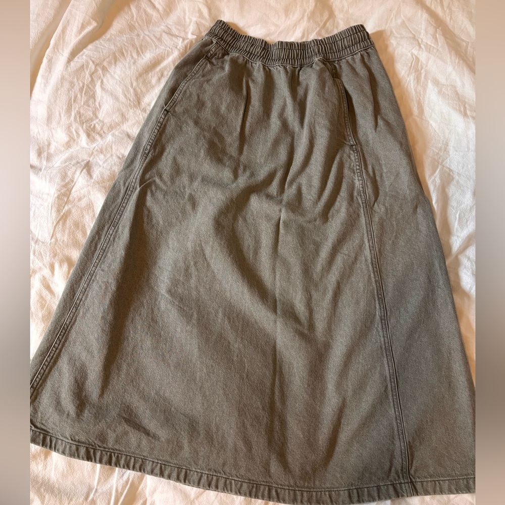EUC! Uniqlo Grey A-Line Skirt, size small